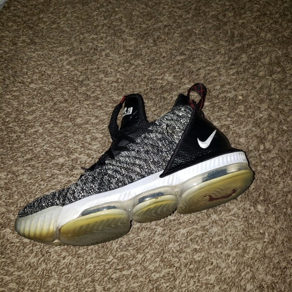 Lebron 16s - Picture 4 of 6